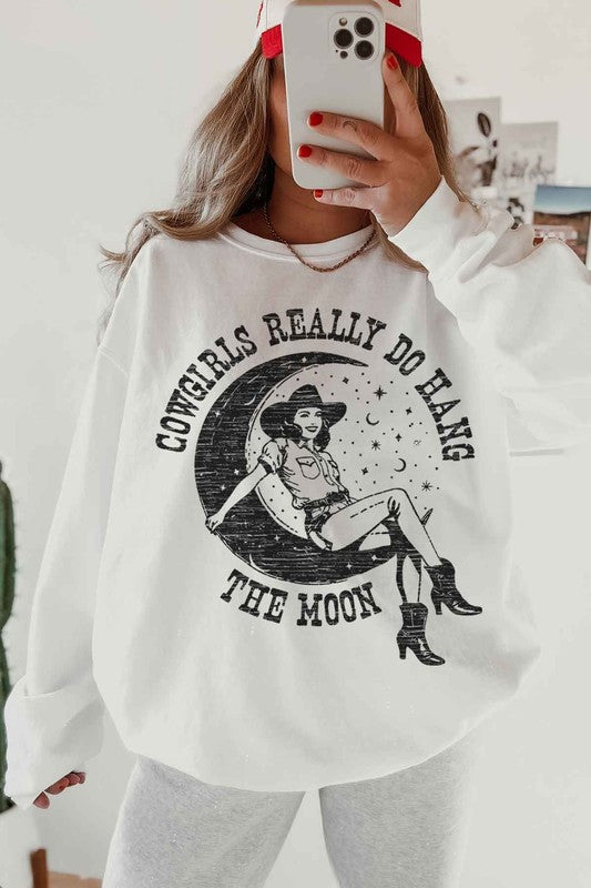 COWGIRLS HAND THE MOON OVERSIZED SWEATSHIRT