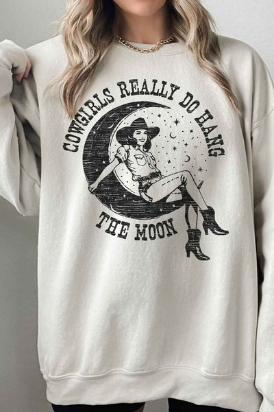 COWGIRLS HAND THE MOON OVERSIZED SWEATSHIRT