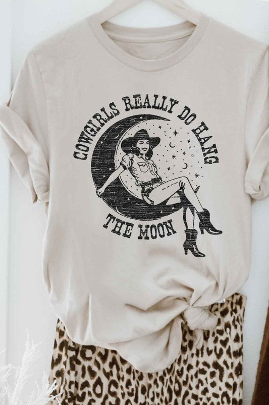 COWGIRLS HAND THE MOON GRAPHIC TEE