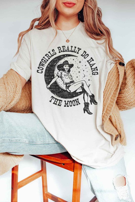 COWGIRLS HAND THE MOON GRAPHIC TEE