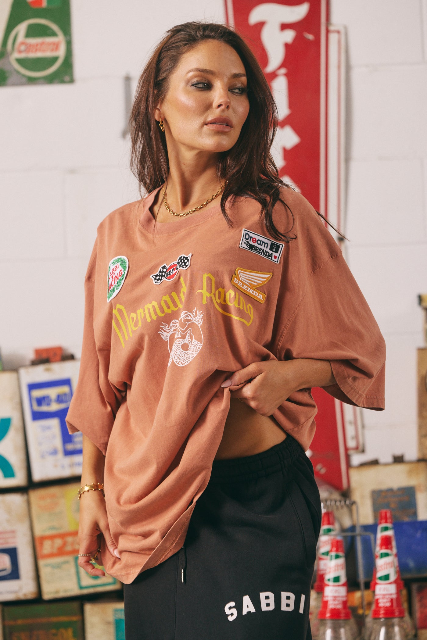 The very Oversized Racing Badge Tee - Mocha