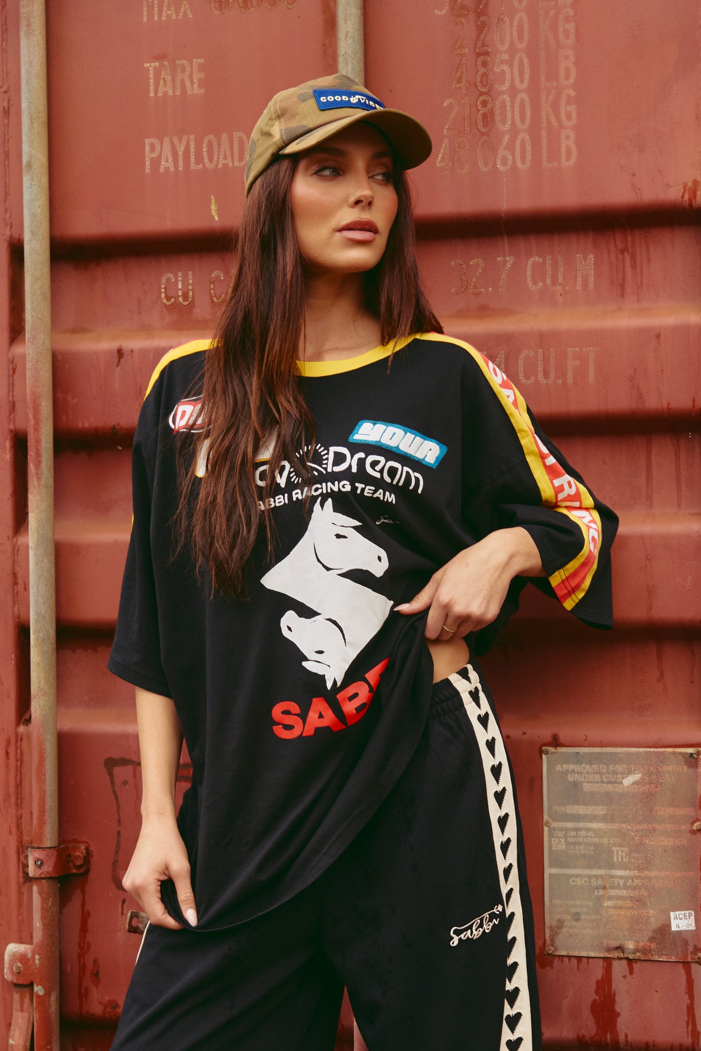 Very oversized don’t quit your day dream tee- black